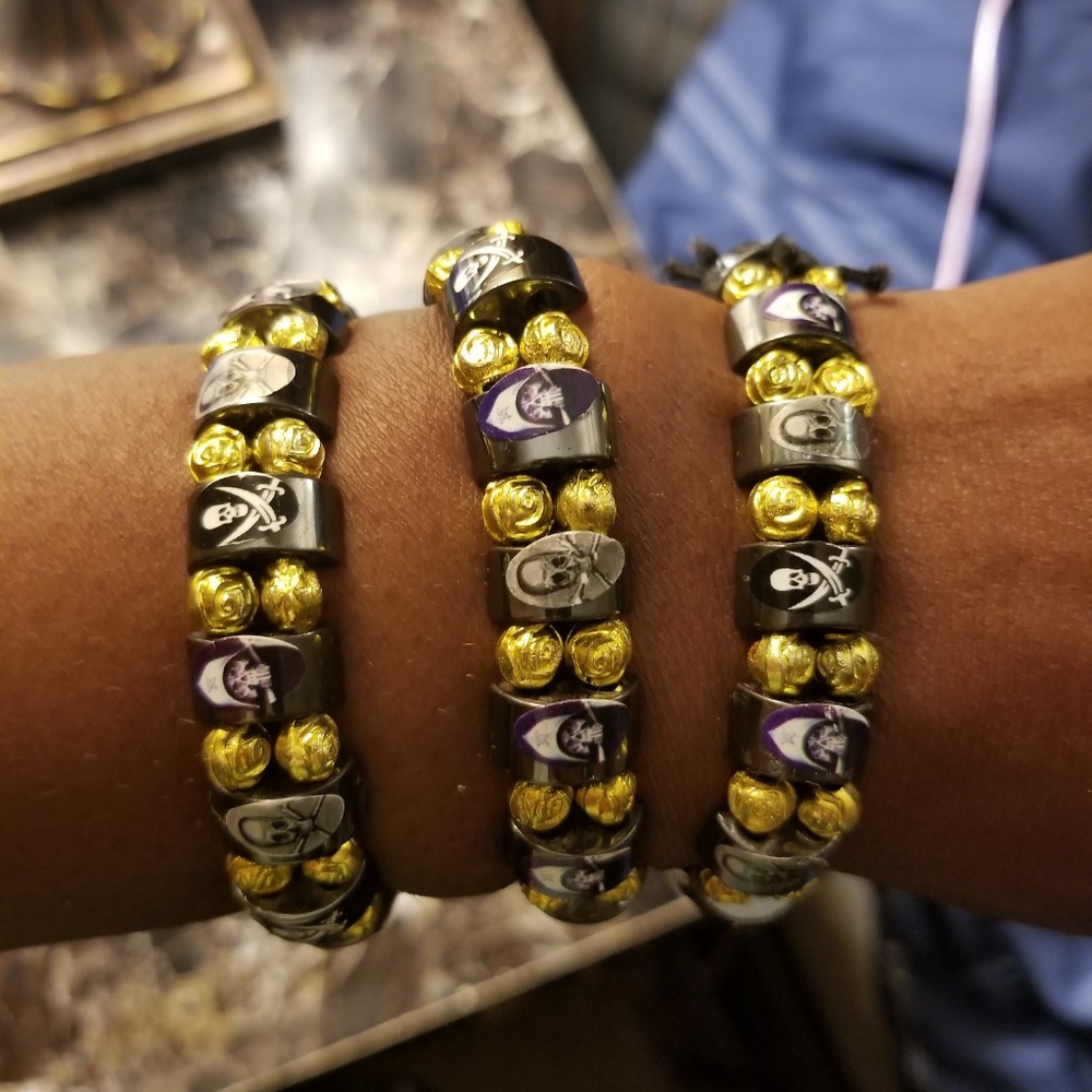 Elastic beaded bracelets